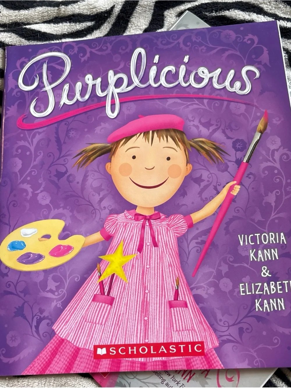 Scholastic Pinkalicious Picture Book Set - Pink, Purple, Yellow, Green